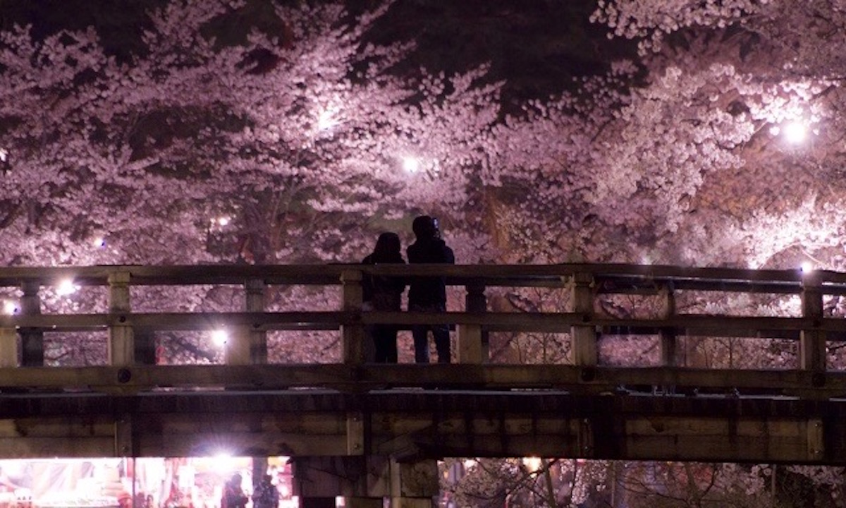 夜のお花見デートメイク 夜桜よりも綺麗に色っぽく ウラスピナビ
